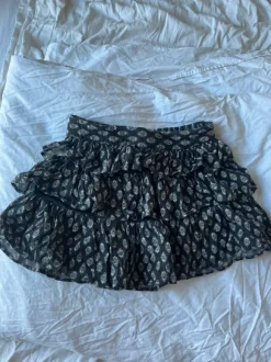 Smuk nederdel med indershorts
