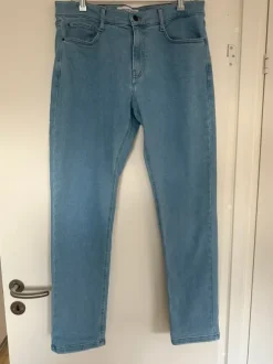 SNT jeans
