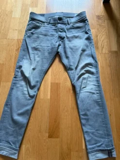 Snygga ljusgrå diesel jeans