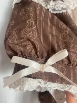 słodka sukienka lolita brązowa beżowa z koronkami kotki alicja w krainie czarów