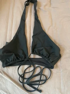 Sort bikini top
