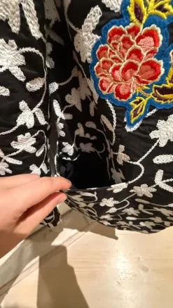Sort brokadestof-blazer med blomster- og fuglebroderi, ASOS