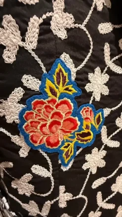 Sort brokadestof-blazer med blomster- og fuglebroderi, ASOS
