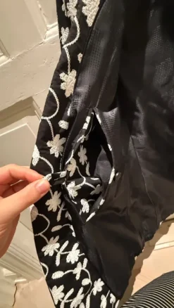 Sort brokadestof-blazer med blomster- og fuglebroderi, ASOS