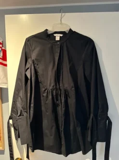 Sort skjorte