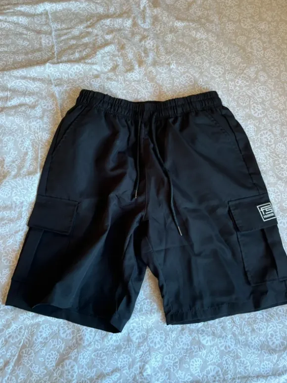 Sorte cargo-shorts – str. S