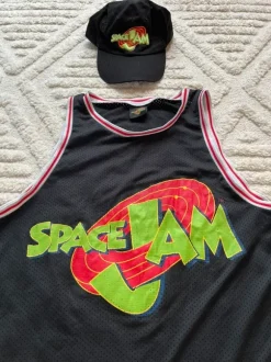 Space Jam linne och keps