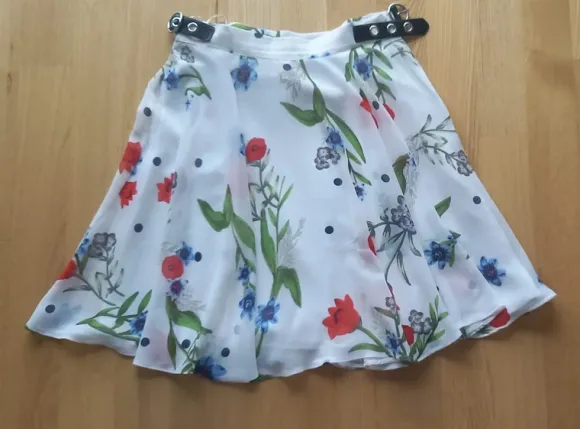 Spódnica guess xs/34 w kwiaty