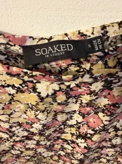 Spódnica midi Soaked in luxury kopertowa z falbaną S (36).