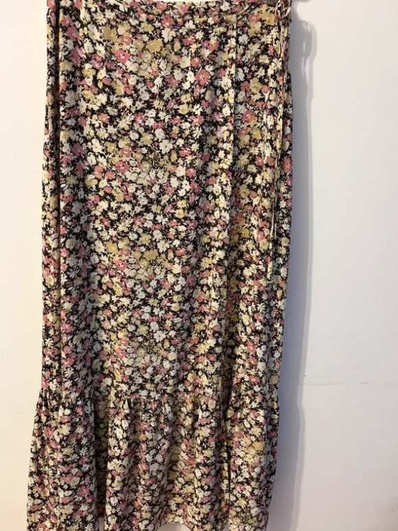 Spódnica midi Soaked in luxury kopertowa z falbaną S (36).