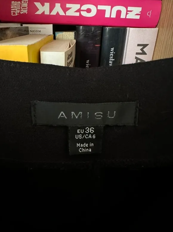 Spódnico-spodenki czarne black asymetryczne ozdobne guziki Amisu 36 S wiskoza Viscose