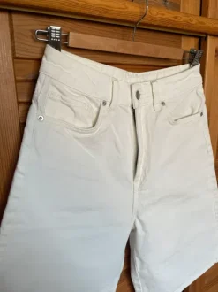Spodenki bermudy S/36 kremowe H&M