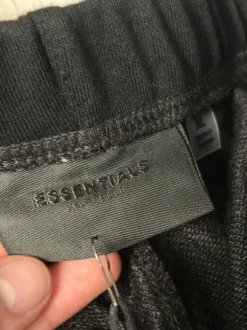 spodenki essentials