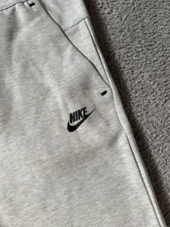 Spodenki Nike Tech Fleece
