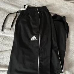 Spodnie dresowe szerokie adidas ortalion 2000s vintage alternative japanstyle