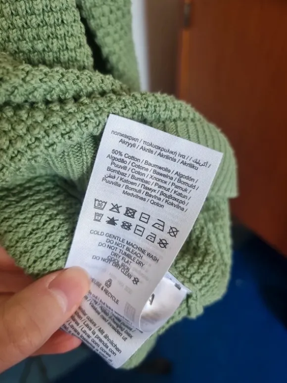 Stickad grön tröja