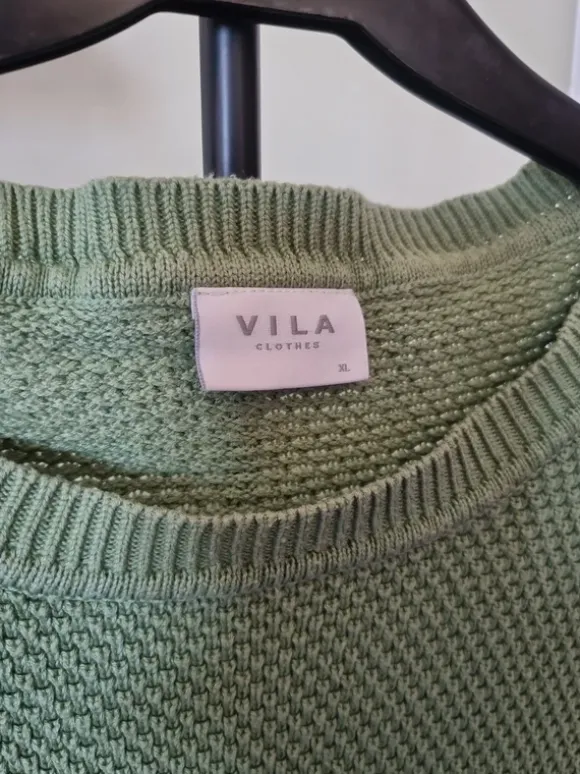 Stickad grön tröja