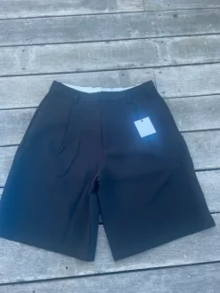 Stilet Bermuda shorts
