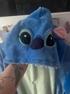 Stitch dragt