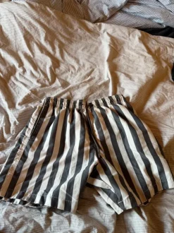 Stribet badeshorts