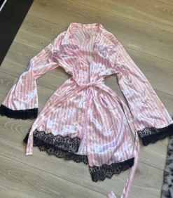 Striped robe pink