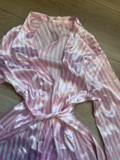 Striped robe pink