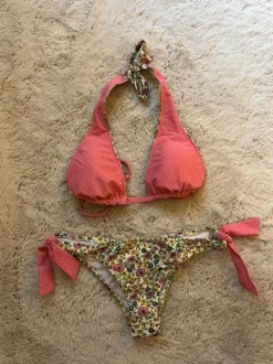 Supersöt prickig bikini