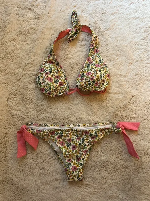 Supersöt prickig bikini