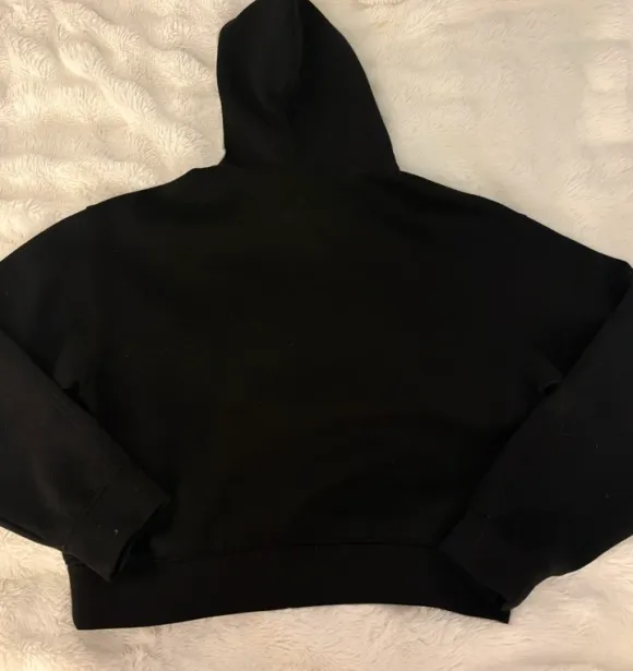 Svart hoodie frĂĄn weekdayđź’—