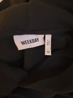 Svart hoodie från weekday💗