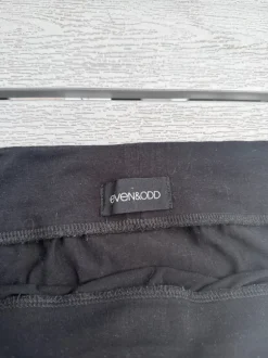 Svart långkjol med slits