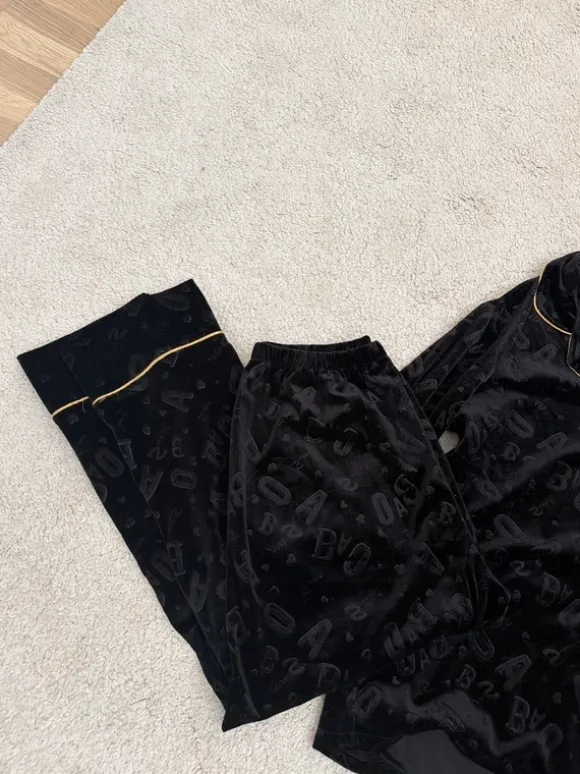 Svart pyjamas