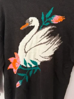 Svart stickad tröja med svan & blommor / Czarny sweter z łabędziem i kwiatami oversized Monki