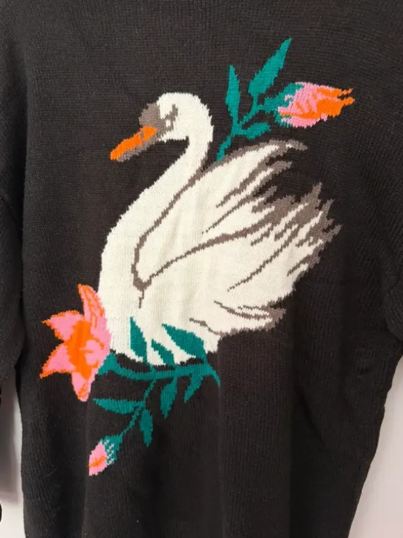 Svart stickad tröja med svan & blommor / Czarny sweter z łabędziem i kwiatami oversized Monki