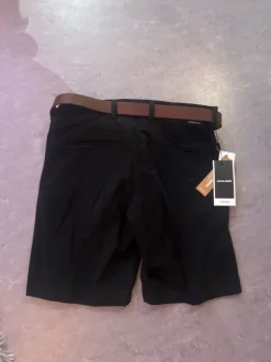 Svarta shorts