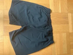 Svarta shorts
