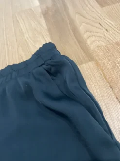 Svarta tunna satinahorts Bikbok L