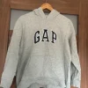 Szara bluza z kapturem GAP