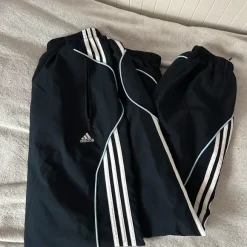 Szerokie spodnie ortalion adidas 3paski alternative vintage