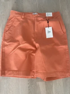 These Glory shorts storlek L