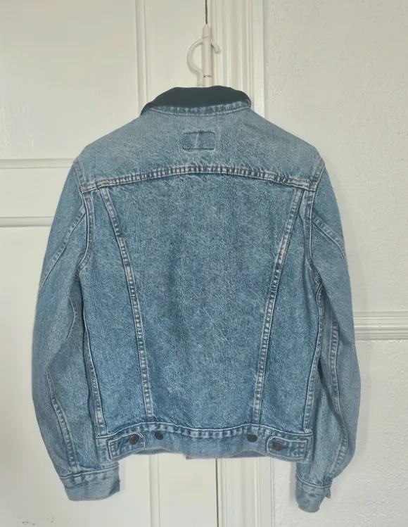 True vintage 80's Levi's jacket Made in USA 70506-0214