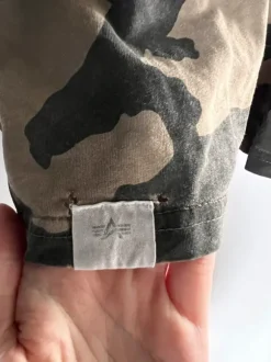 T-shirt med camuflage