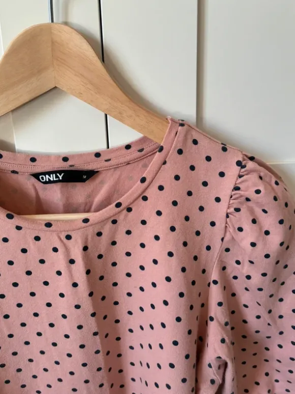 T-shirt med søde prikker