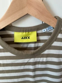T-shirt med striber