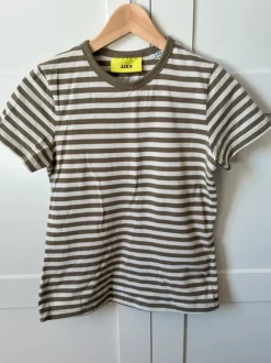 T-shirt med striber