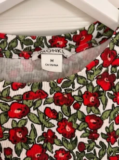 T-shirt Monki