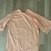T-shirt och hotpants