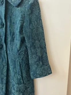 Unik jakke med blomster knapper