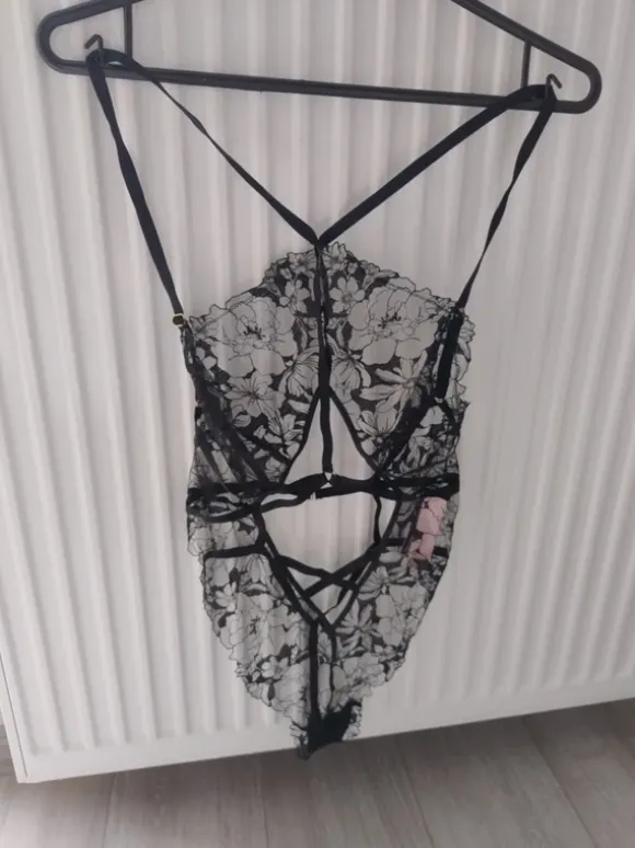Victoria’s Secret koronkowe body czarne nowe z metką