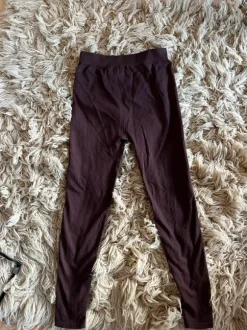 Vinröda tights mammatights mammabyxor mama